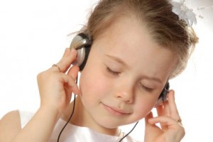 ingilizce dinlemek 300x200 Kural 3: İngilizceyi Dinleyerek Öğrenin